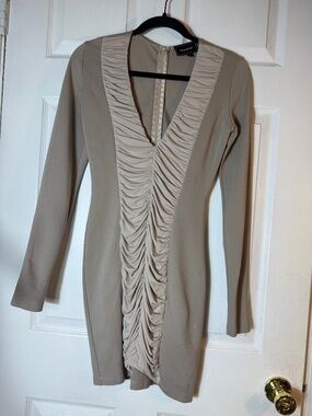 Nookie Taupe Plunge V-Neck Ruched Long Sleeve Bodycon Mini Dress Size 8